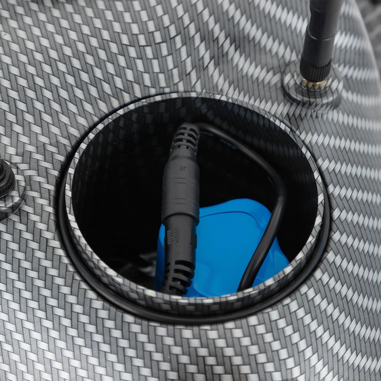 Rechargeable GPS Bait Boat With 2 Batteries And 16 Positioning Points